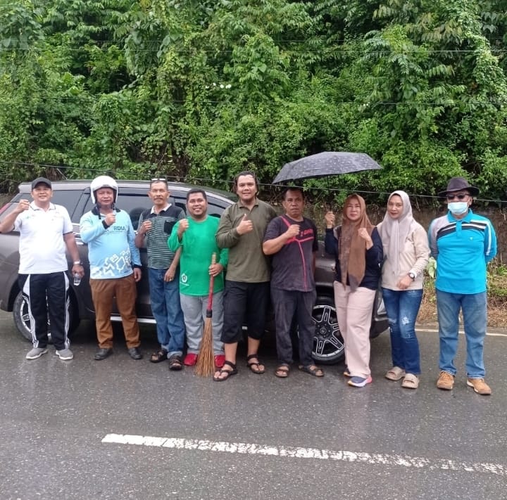 KELURAHAN WUNDUDOPI KOMPAK KERJA BAKTI DI  ABELI DALAM, MESKI DI GUYUR HUJAN RINTIK